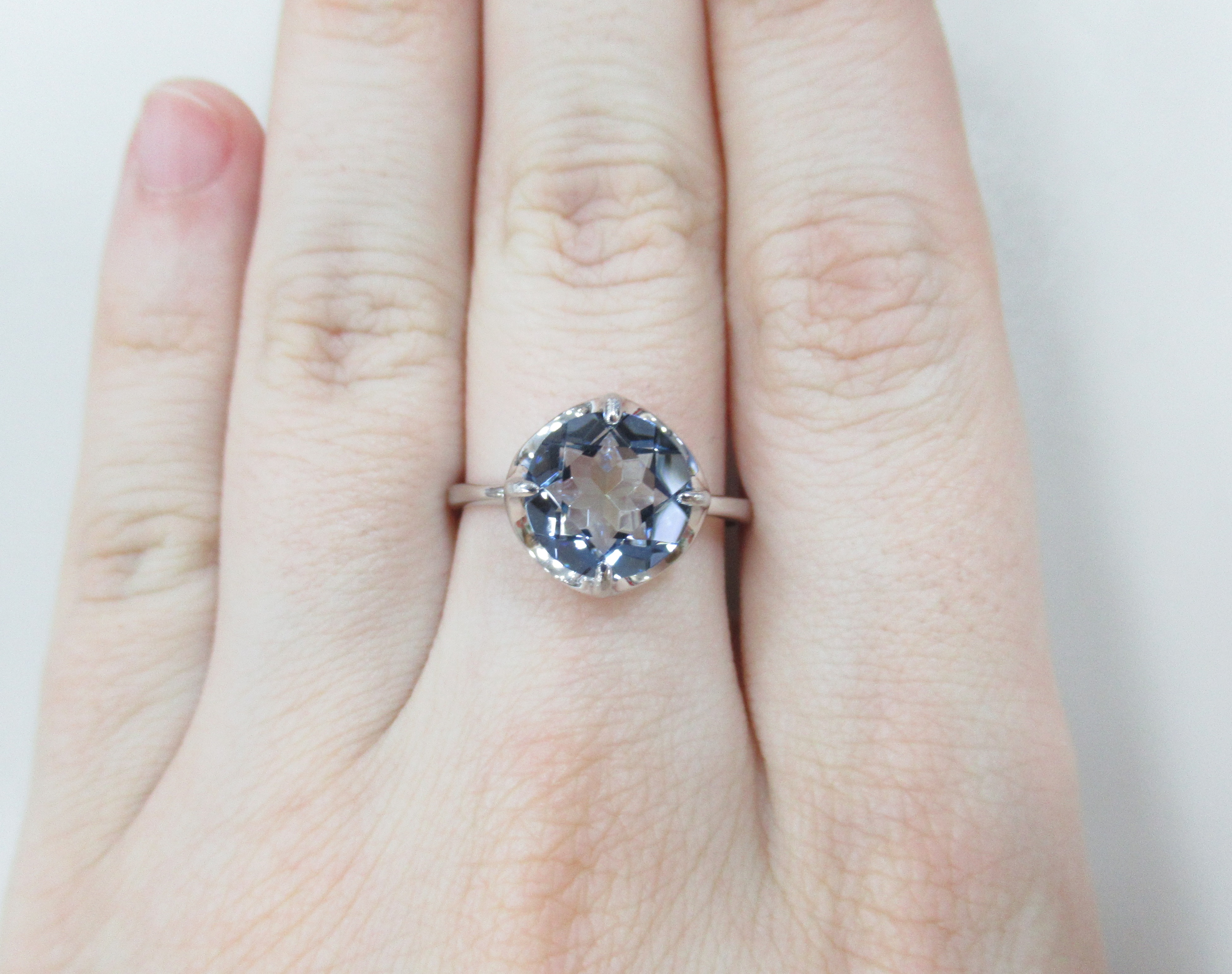 Серебряное кольцо с синим горным хрусталем